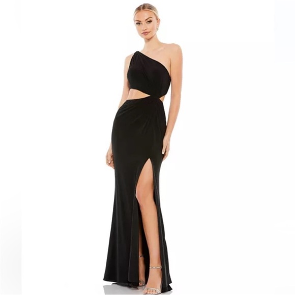 Mac Duggal Ieena Black One Shoulder Gown NWT Size 6Open Waist Back Zipper